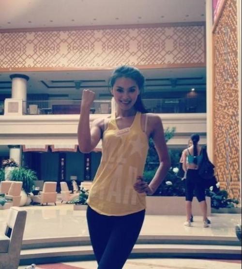 机器人邻居生存逃生